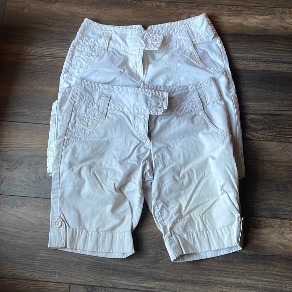 Bermuda length canvas shorts